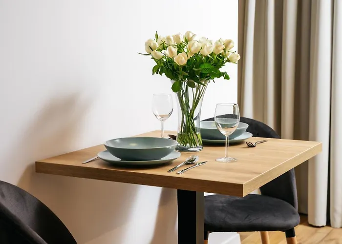 Atal Square, Sun & Snow * Вроцлав